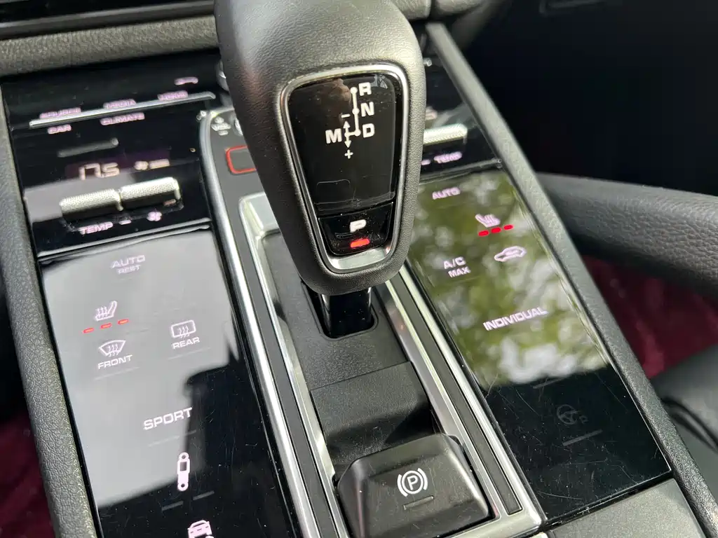Porsche Cayenne 2018 — фото 16