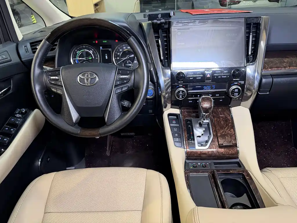Toyota Alphard 2020 — фото 13