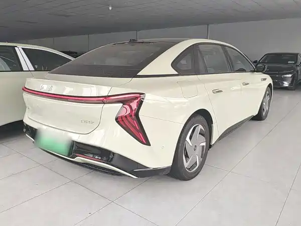 Hongqi EH7 2026