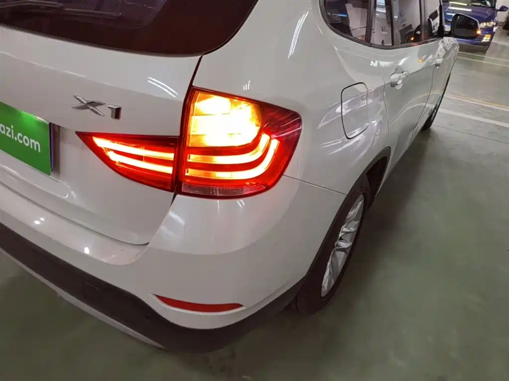 BMW X1 2015 — фото 8
