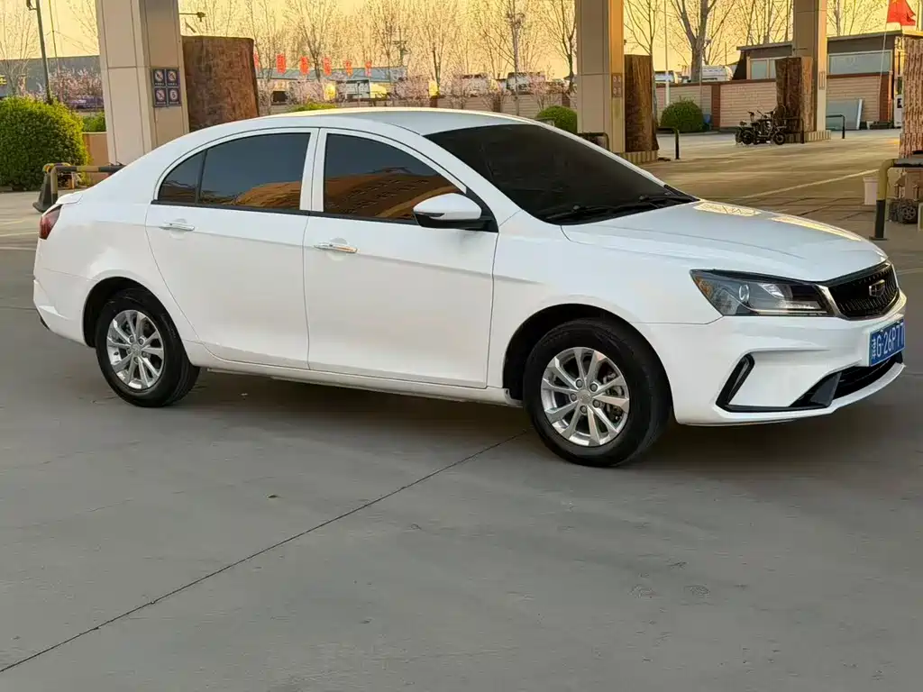 Geely Emgrand 2021