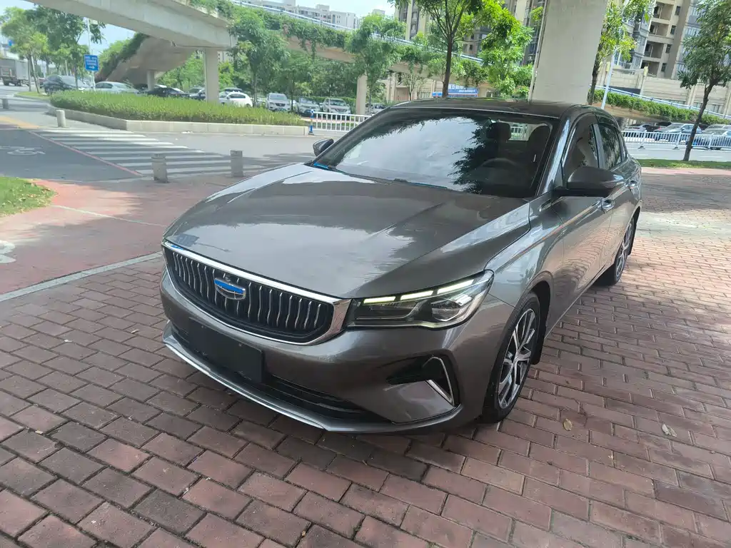 Geely Emgrand 2022