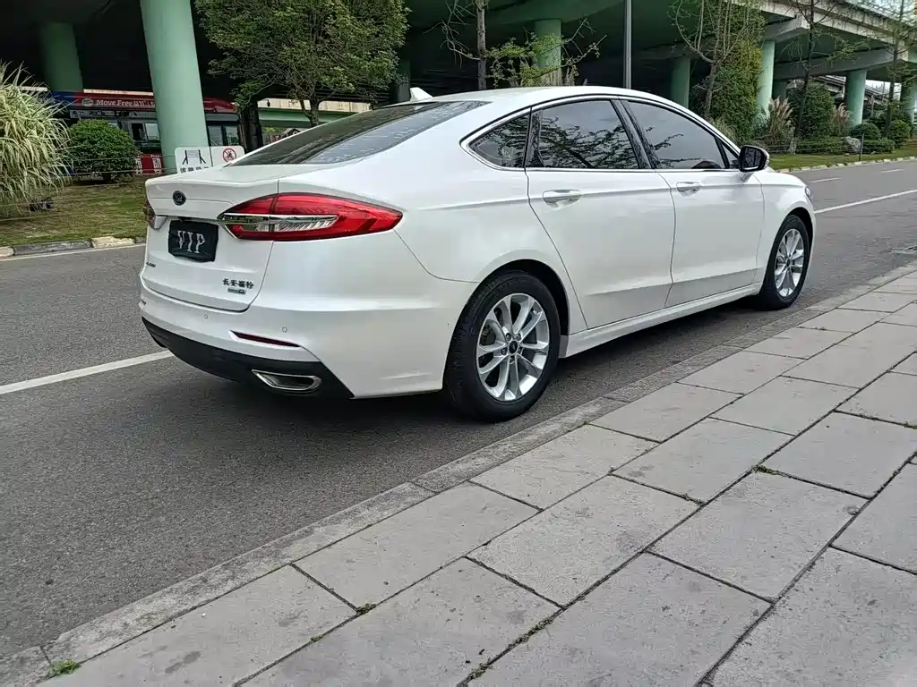 Ford Mondeo 2020 — фото 10