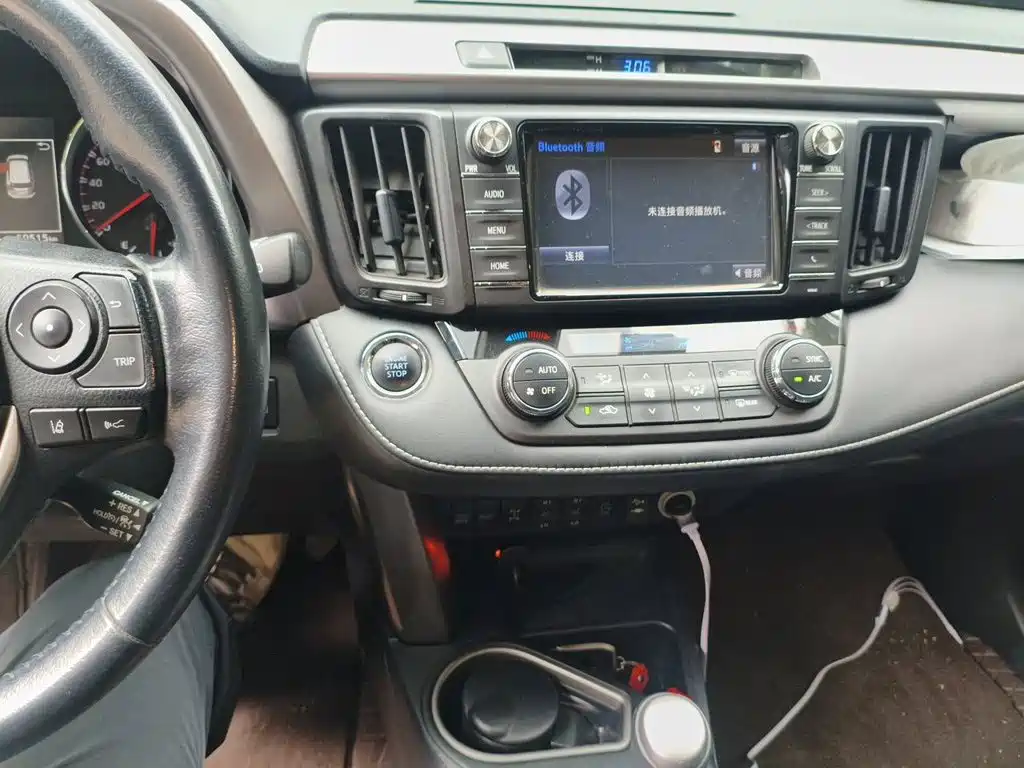 Toyota RAV4 2018 — фото 14