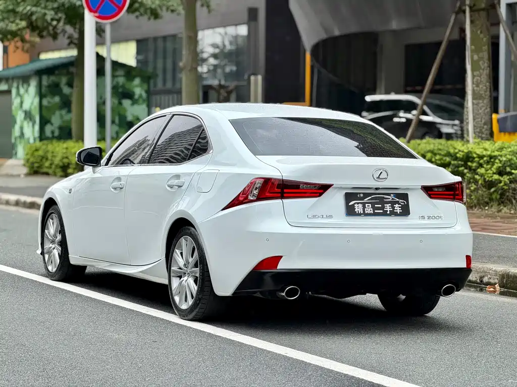 Lexus IS 2016 — фото 5