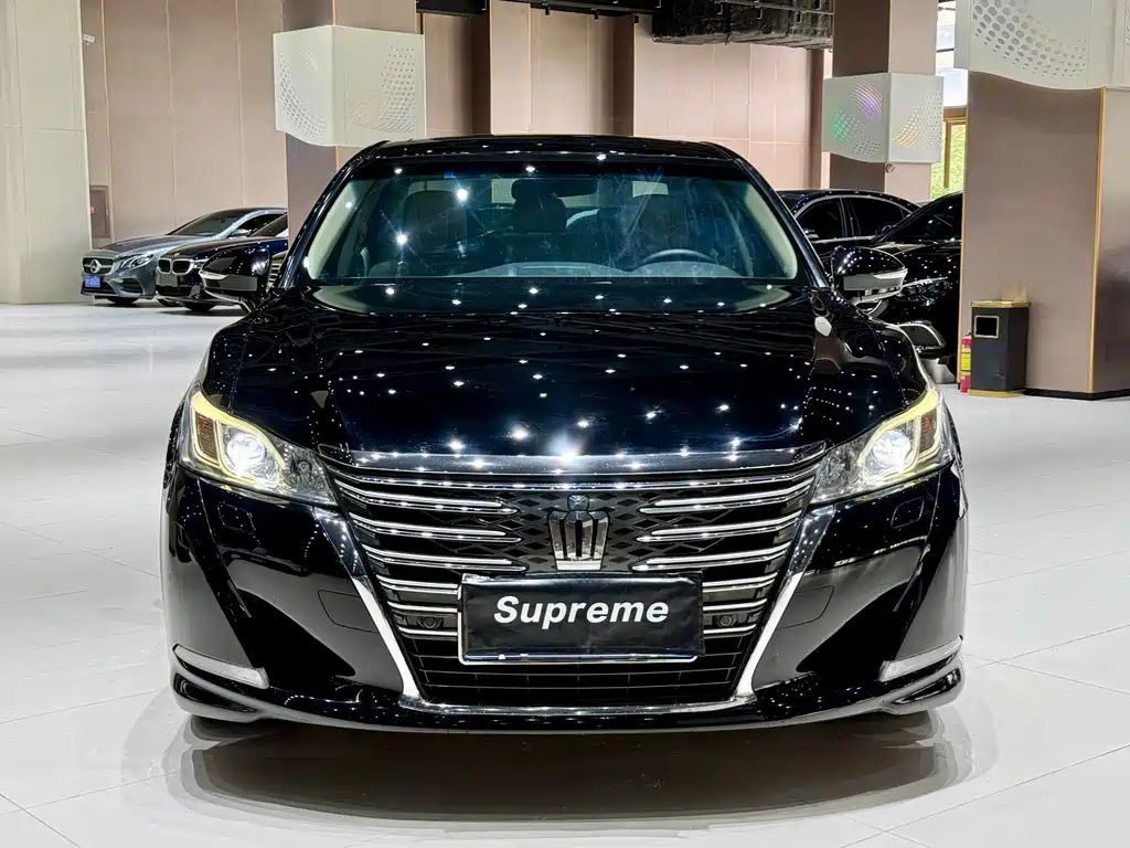 Toyota Crown 2016