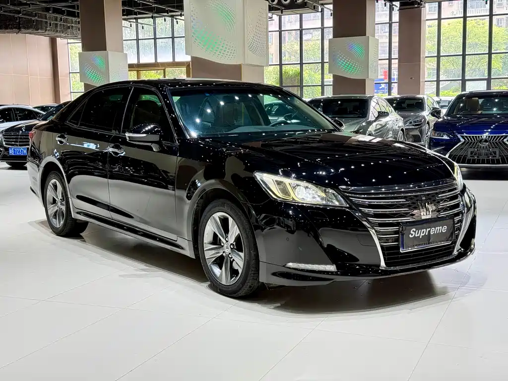 Toyota Crown 2016