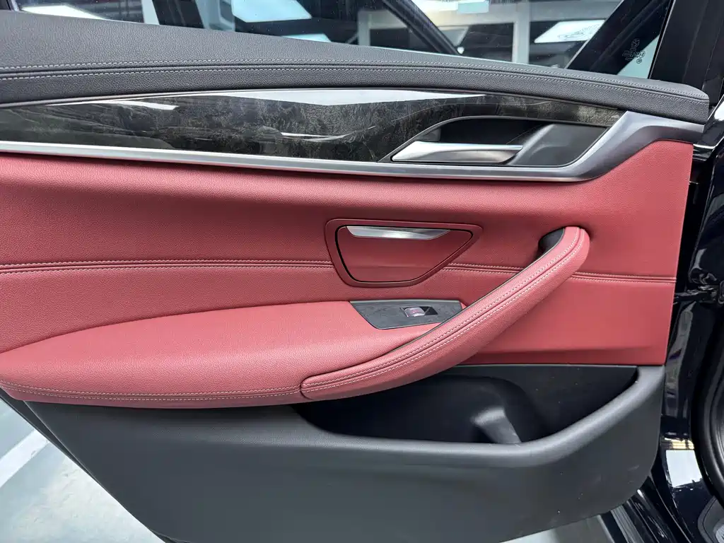 BMW 5 Series 2023 — фото 11