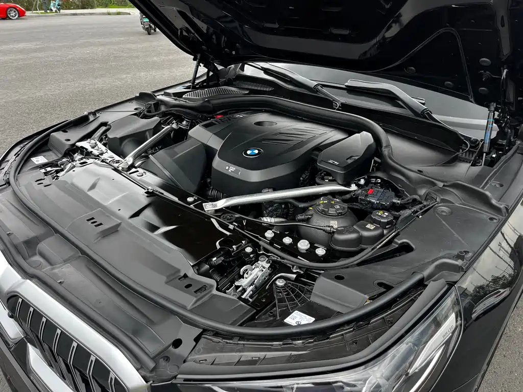 BMW 5 Series 2025 — фото 17