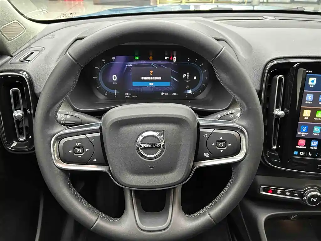 Volvo XC40 2023 — фото 3