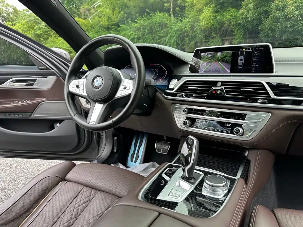 BMW 7 Series 2021 — фото 9