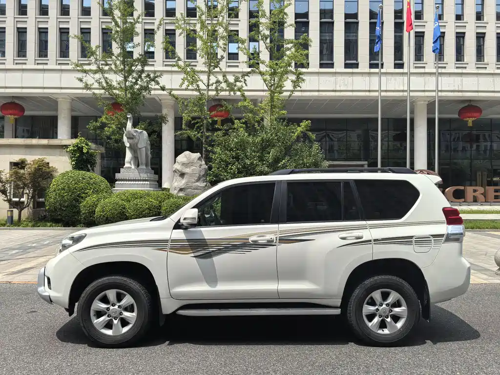 Toyota Prado 2013 — фото 2