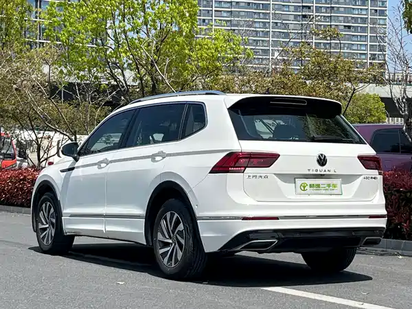 Volkswagen Tiguan L Plug-In Hybrid 2021