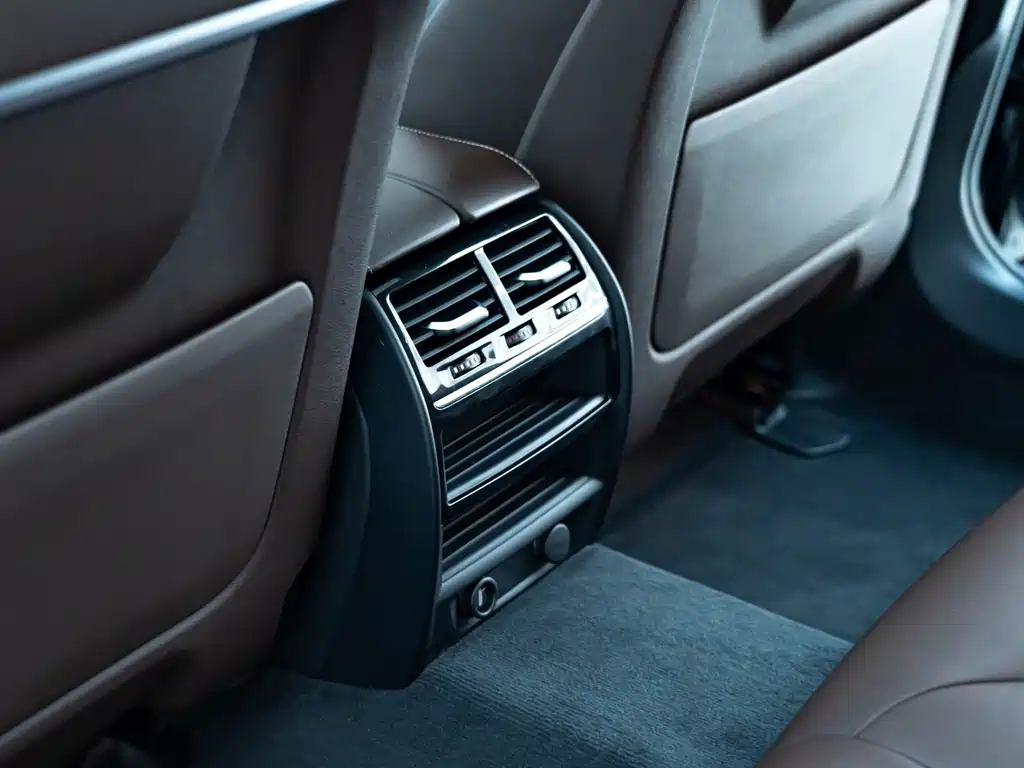 BMW 5 Series 2018 — фото 12
