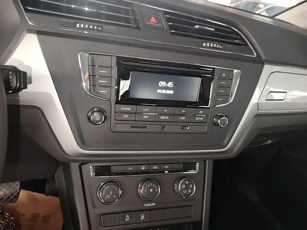 Volkswagen Touran 2019 — фото 13