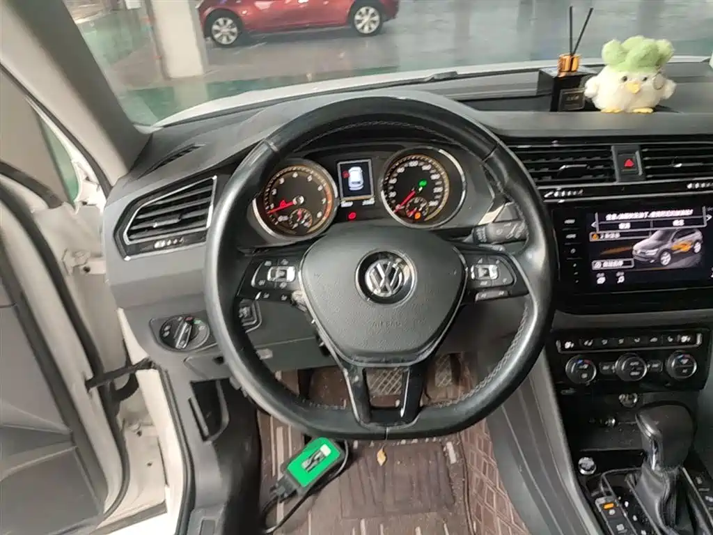 Volkswagen Tiguan L 2020 — фото 11