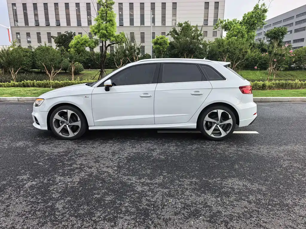 Audi A3 2018 — фото 11