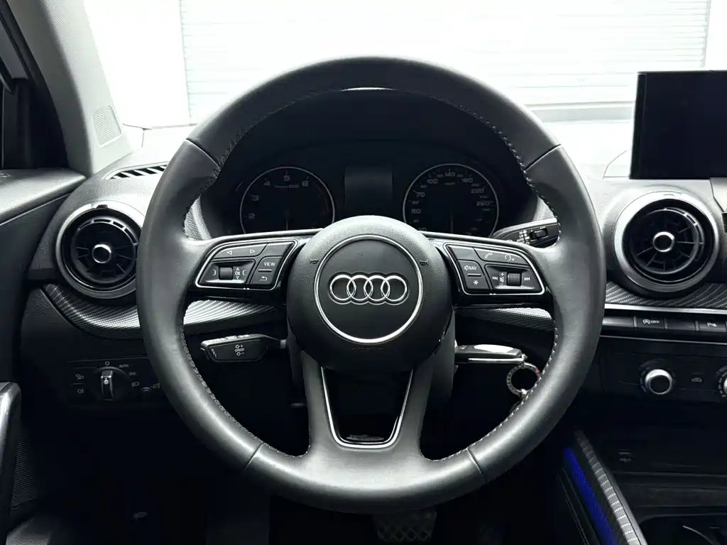 Audi Q2L 2021 — фото 8