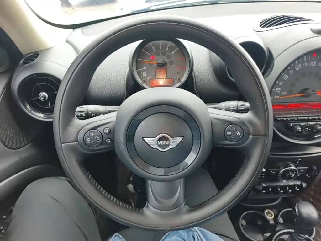 MINI Countryman 2016 — фото 11