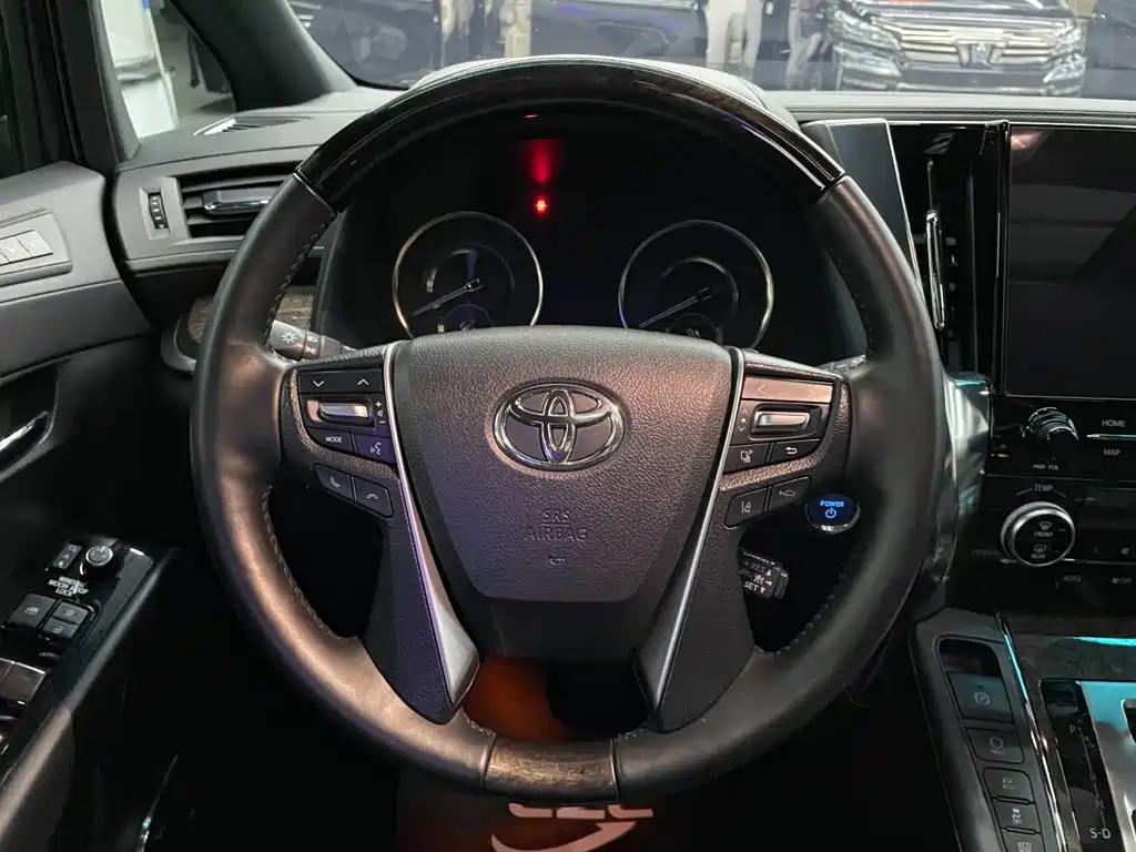Toyota Vellfire 2023 — фото 10