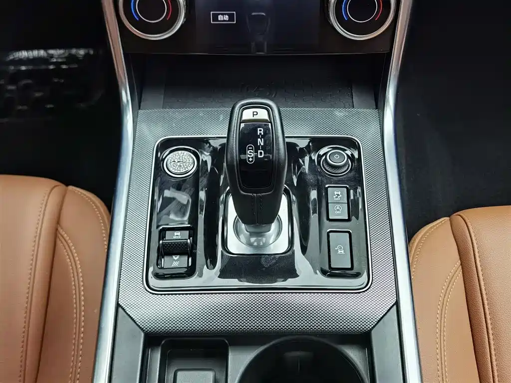 Jaguar XEL 2023 — фото 13