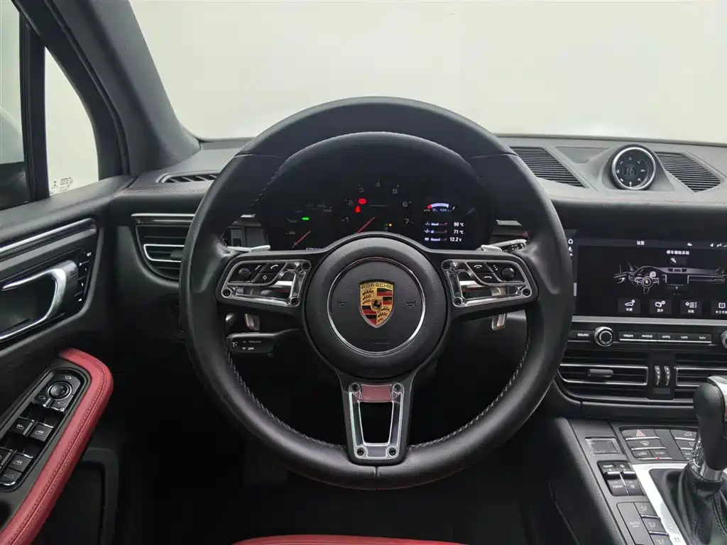 Porsche Macan 2021 — фото 11