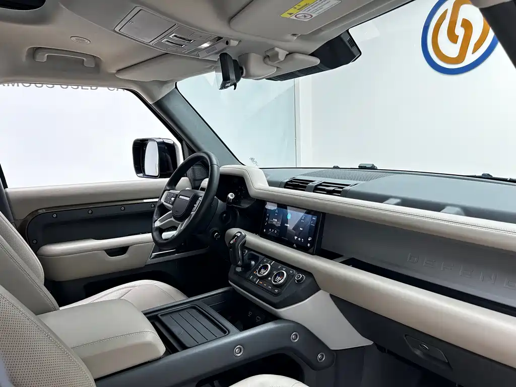 Land Rover Defender 2020 — фото 17