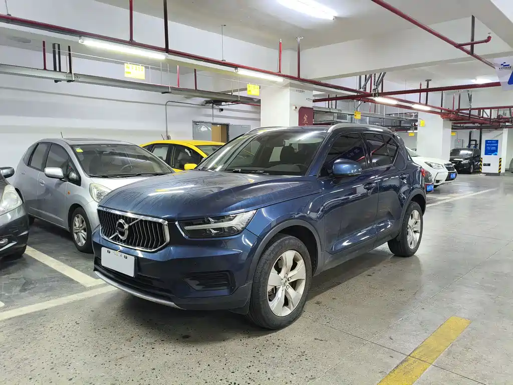 Volvo XC40 2021 — фото 1