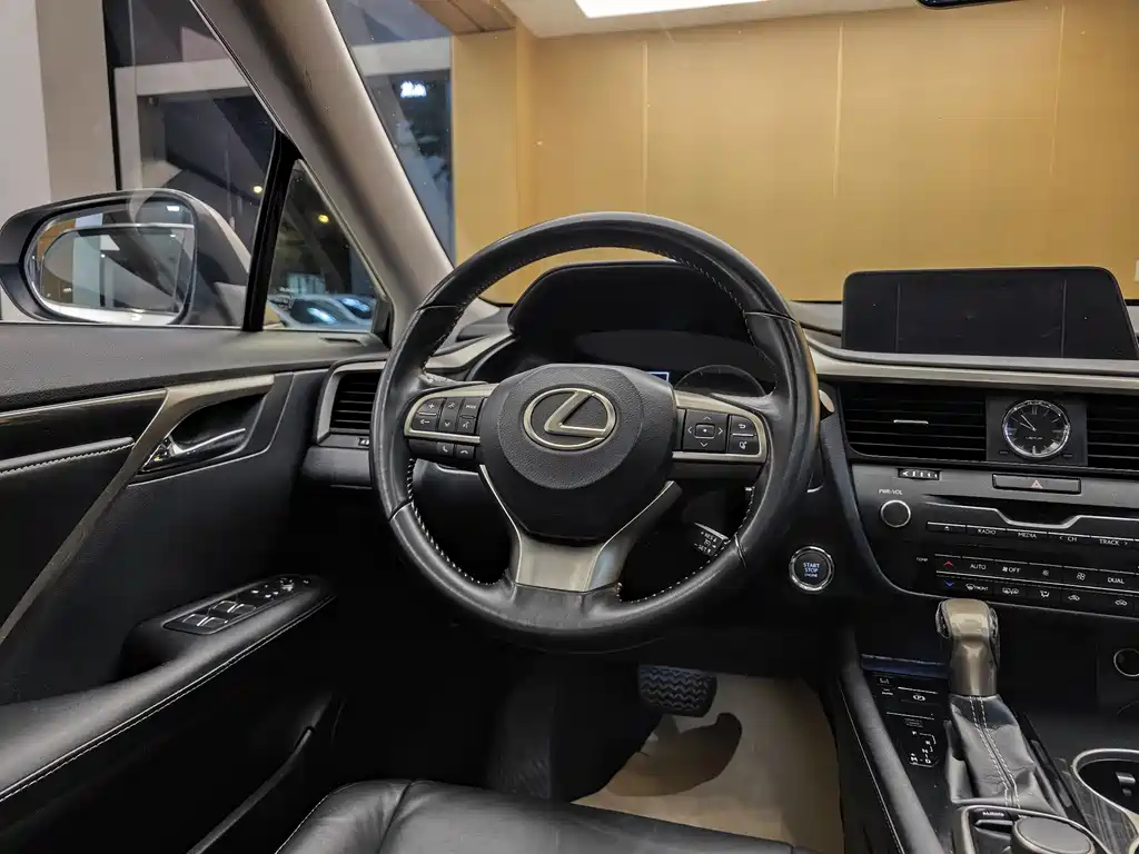 Lexus RX 2018 — фото 15