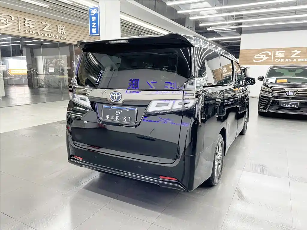 Toyota Vellfire 2023 — фото 6