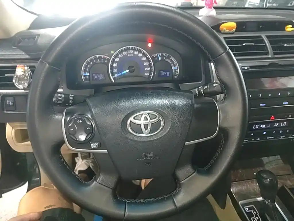 Toyota Camry 2017 — фото 11