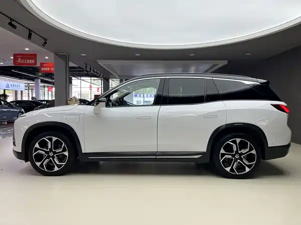 NIO ES8 2018