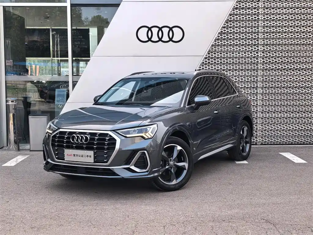Audi Q3 2020 — фото 1