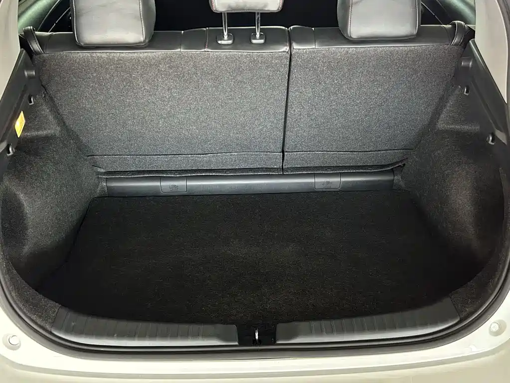 Toyota Yaris L 2022 — фото 11