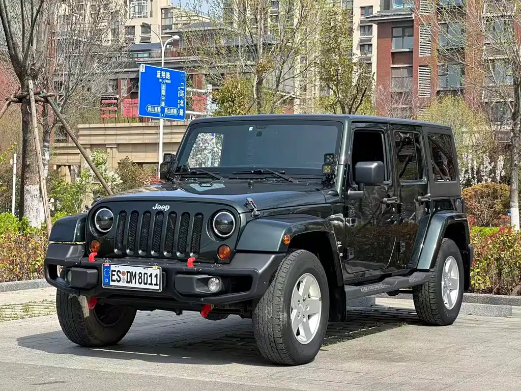 Jeep Wrangler 2011 — фото 2