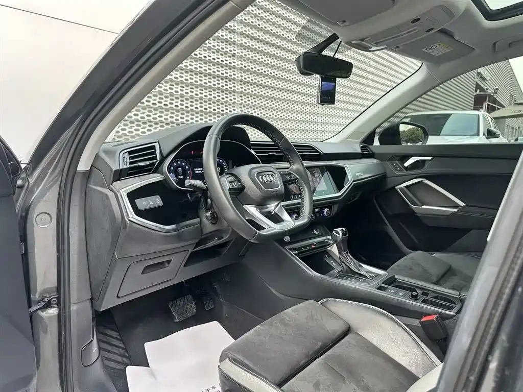 Audi Q3 2020 — фото 12