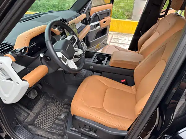 Land Rover Defender 2024