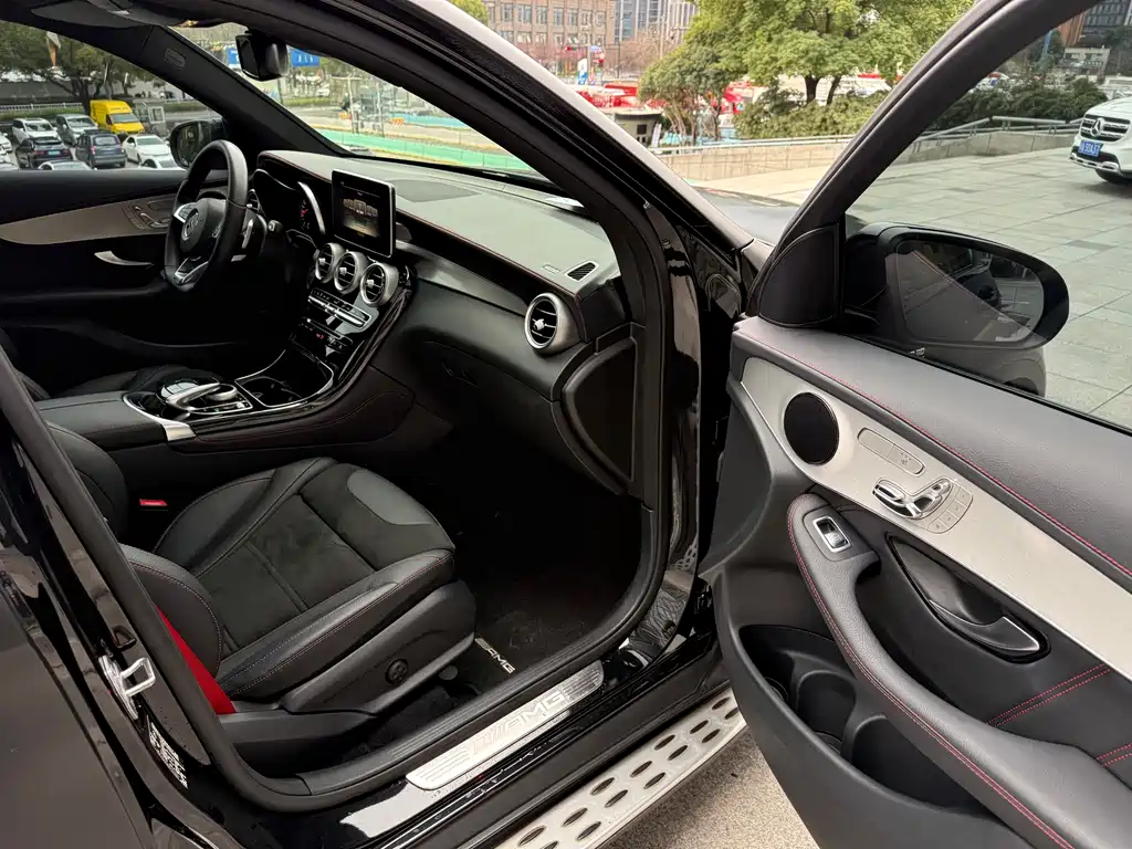 Mercedes-Benz GLC AMG 2019 — фото 16