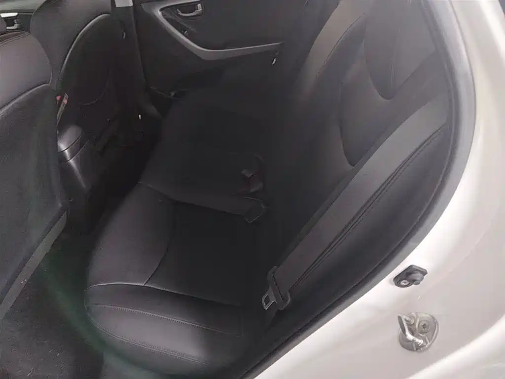 Hyundai Elantra Langdong 2016 — фото 17