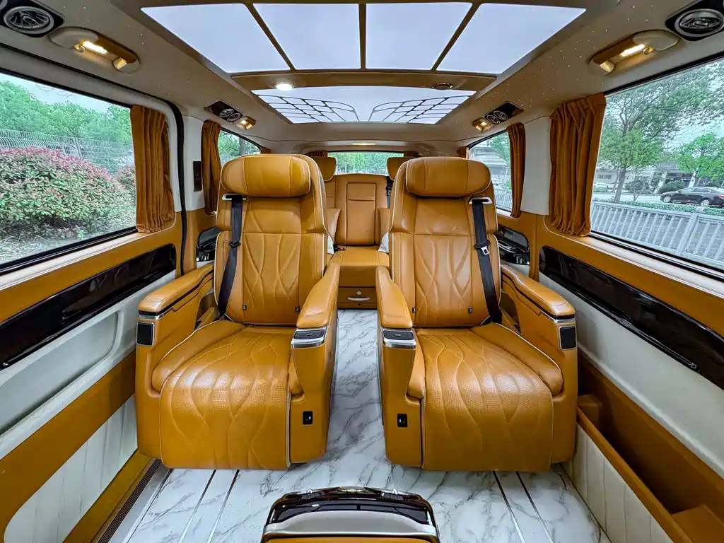Mercedes-Benz Vito 2023 — фото 12