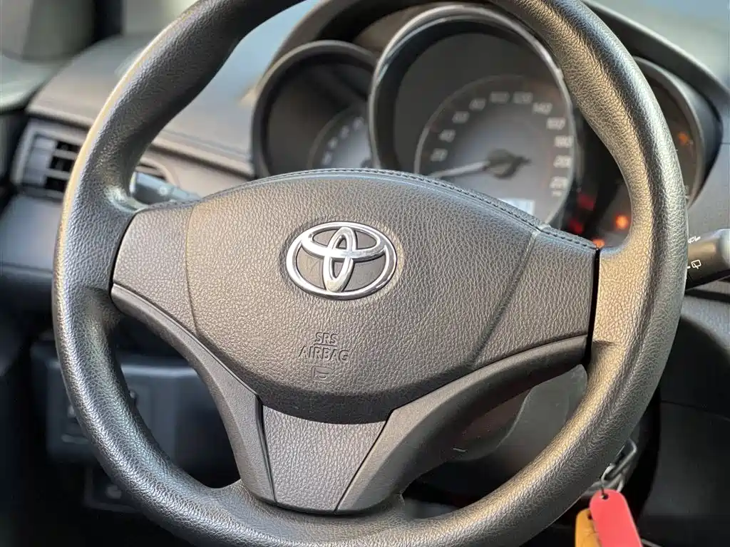 Toyota Yaris L 2019 — фото 13