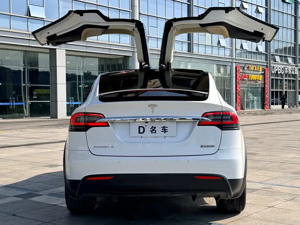 Tesla Model X 2017 — фото 12