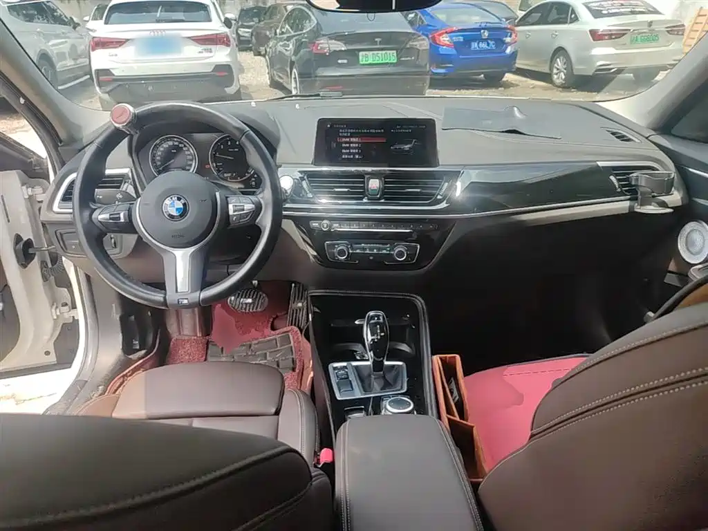 BMW 1 Series 2021 — фото 10