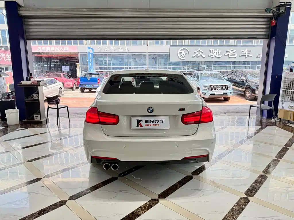 BMW 3 Series 2018 — фото 12