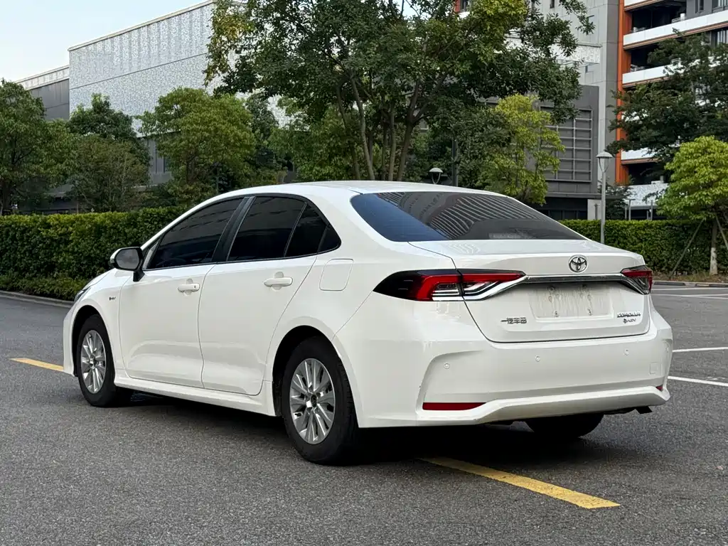 Toyota Corolla 2023 — фото 17