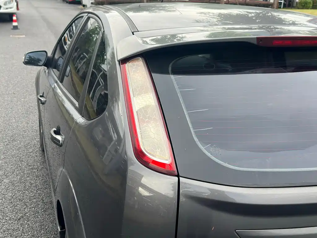 Ford Focus 2014 — фото 9