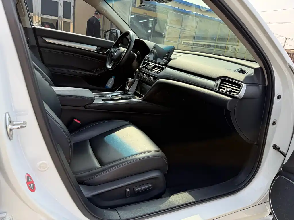 Honda Accord 2018 — фото 19