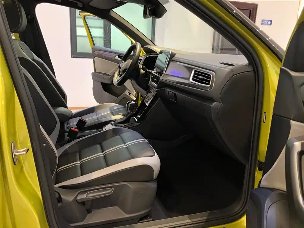 Volkswagen T-Roc 2023 — фото 10