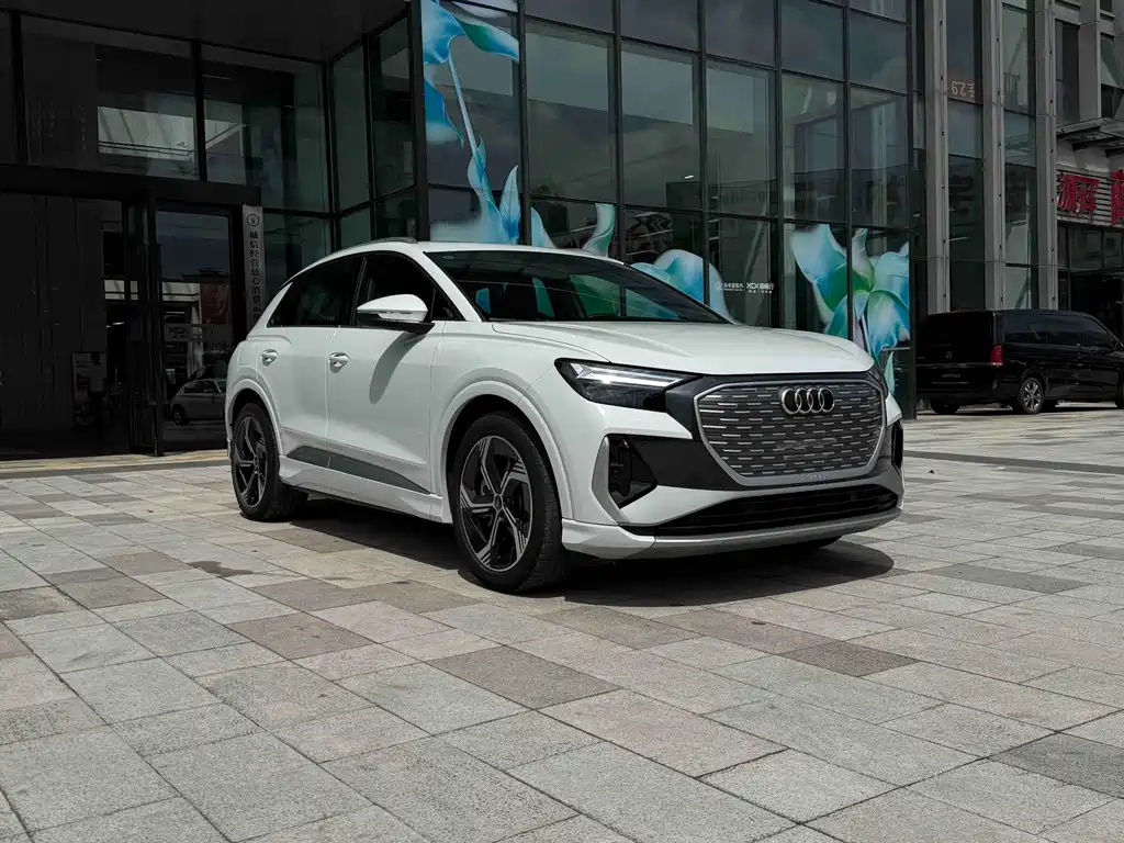 Audi Q4 E-Tron 2025 — фото 3