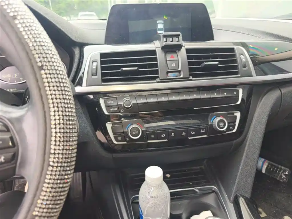 BMW 3 Series 2018 — фото 13